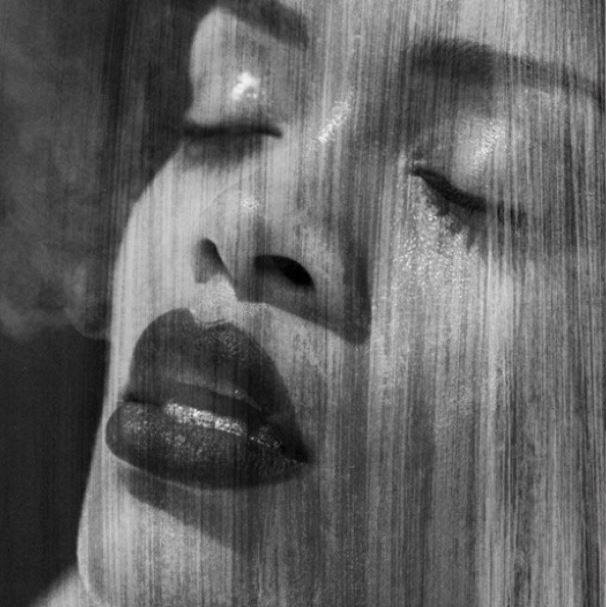 Рианна. В сети появились новые фотографии с промо-фотосессии к седьмому студийному альбому Рианны - «Unapologetic». 