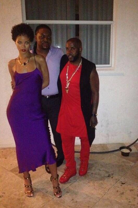 Рианна. РИАННА НА ПРАЗДНОВАНИИ ДНЯ РОЖДЕНИЯ СВОЕГО ДРУГА В МАЙАМИ - 11 АВГУСТА 