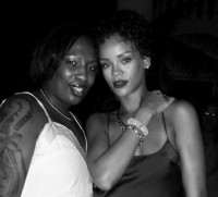 Рианна. РИАННА НА ПРАЗДНОВАНИИ ДНЯ РОЖДЕНИЯ СВОЕГО ДРУГА В МАЙАМИ - 11 АВГУСТА 