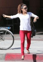 Ева Лонгория.  Ева Лонгория  делая покупки в Беверли-Хиллз, штат Калифорния.