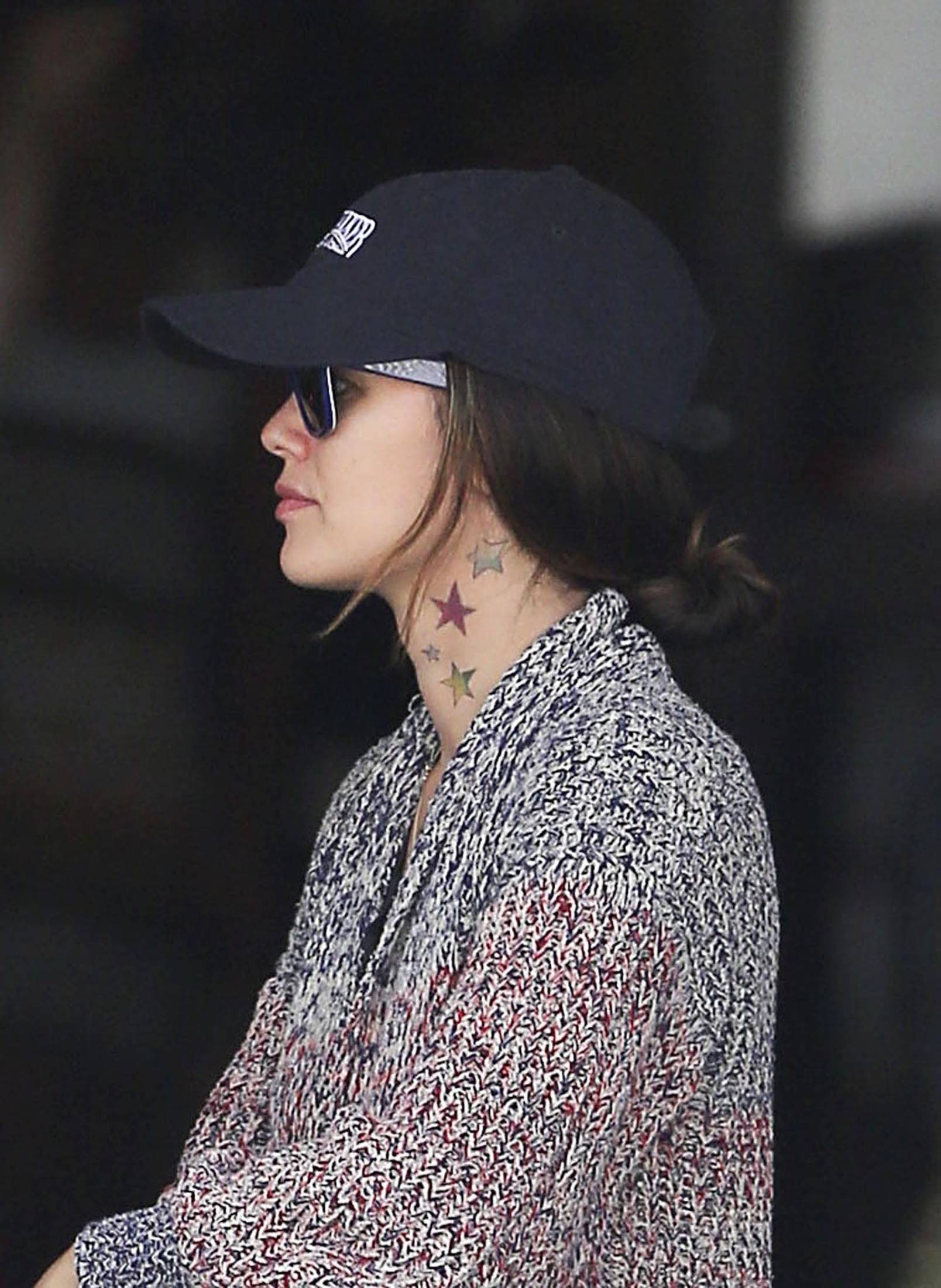 Рэйчел Билсон. Рэйчел и ее мама Дженис прибыли в аэропорт LAX - Лос-Анджелес, Калифорния