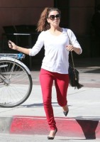 Ева Лонгория.  Ева Лонгория  делая покупки в Беверли-Хиллз, штат Калифорния.