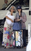 Рэйчел Билсон. Рэйчел и ее мама Дженис прибыли в аэропорт LAX - Лос-Анджелес, Калифорния