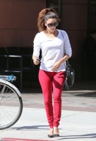 Ева Лонгория.  Ева Лонгория  делая покупки в Беверли-Хиллз, штат Калифорния.