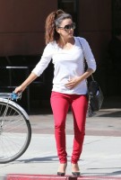 Ева Лонгория.  Ева Лонгория  делая покупки в Беверли-Хиллз, штат Калифорния.