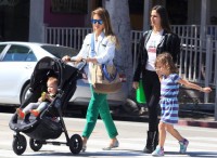 Джессика Альба с дочками покидает ресторан Le Pain Quotidien - ЛА, 30 марта, 2013