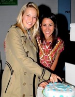 Луисана Лопилато. Луисана с коллегами по сериалу "В терапии" на празднике "Baby Shower"