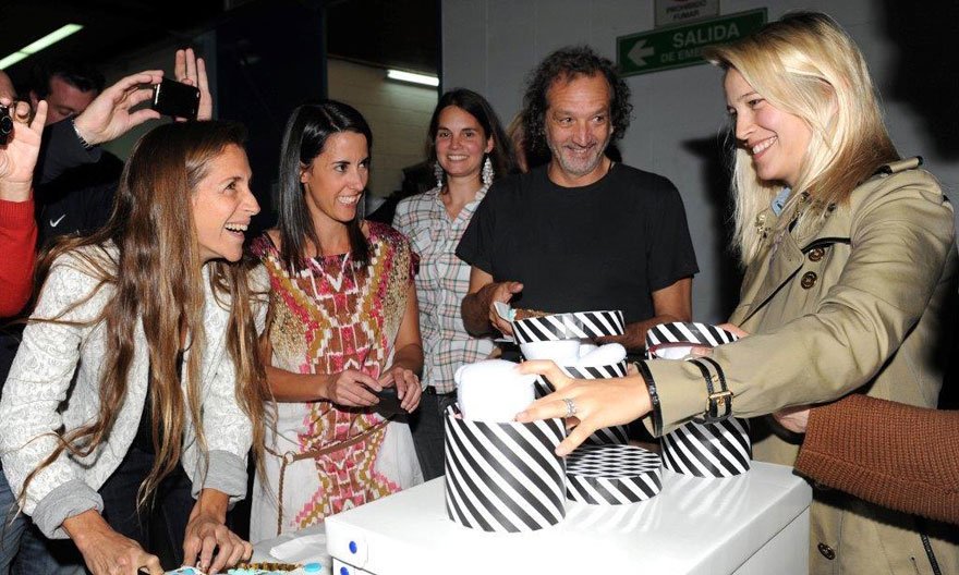 Луисана Лопилато. Луисана с коллегами по сериалу "В терапии" на празднике "Baby Shower"