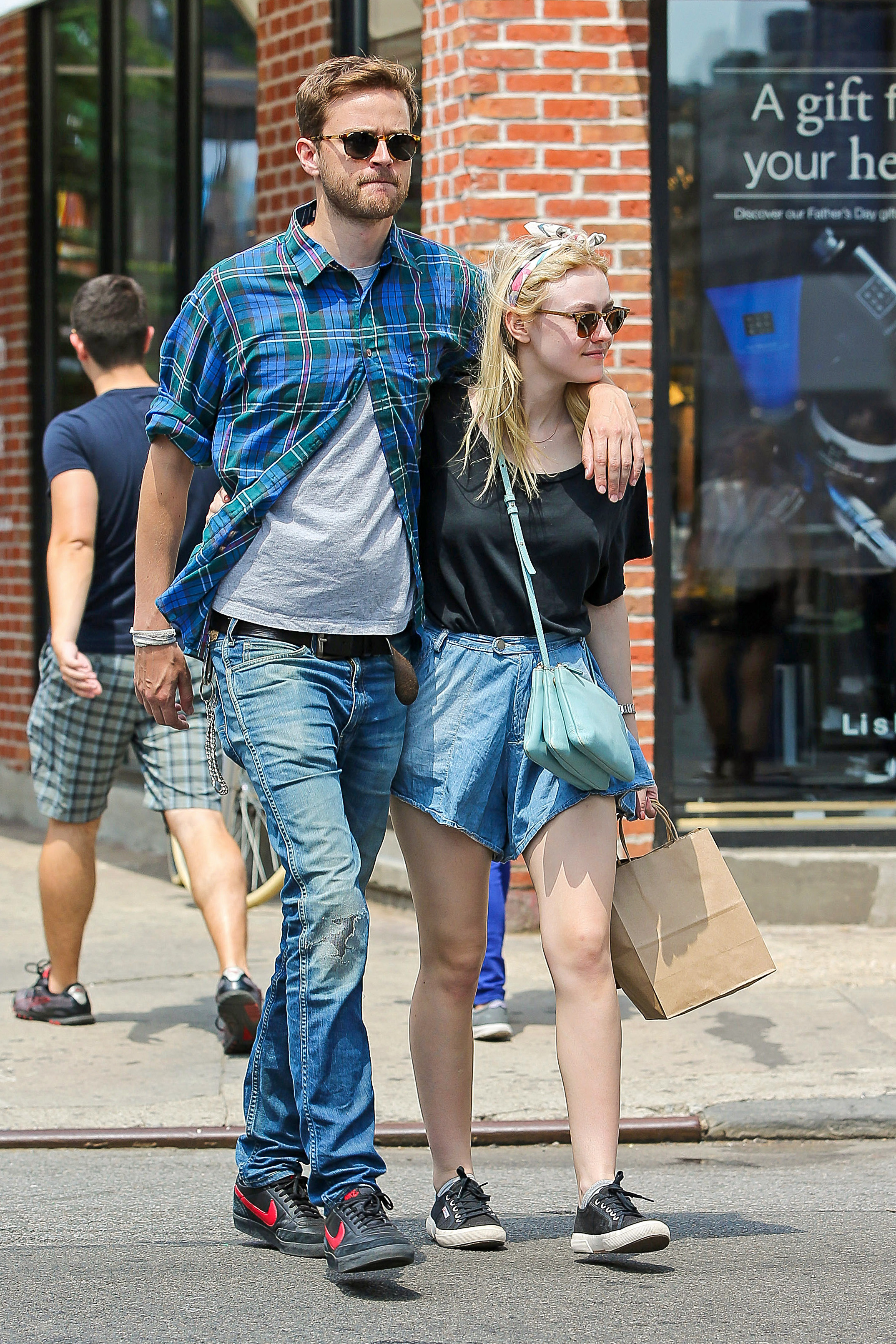 Дакота Фаннинг. Дакота и Джейми прогуливались в Нью-Йорке.