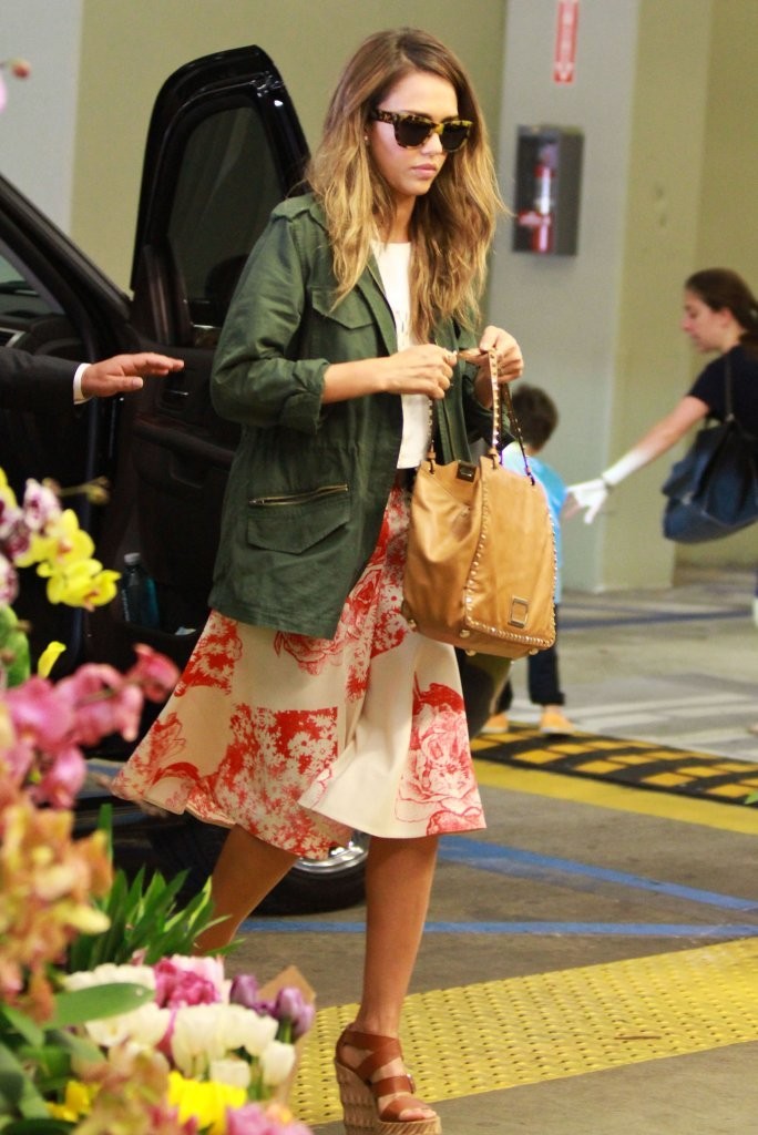 Джессика Альба. Джессика Альба закупается в "Whole Foods"