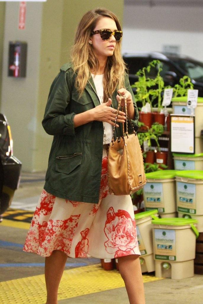 Джессика Альба. Джессика Альба закупается в "Whole Foods"