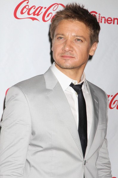 Джереми Реннер. “CINEMACON® MALE STAR OF THE YEAR AWARD”