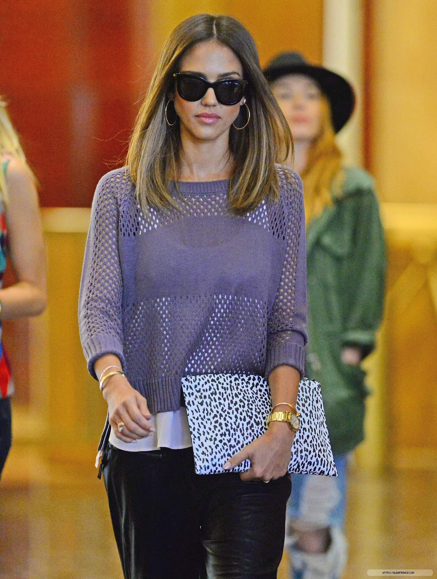 Джессика Альба. Джессика Альба посетила радиостанцию "SiriusXM" в Нью-Йорке