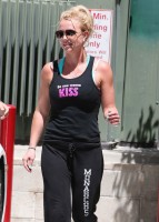 Бритни Спирс. 25 апреля - Бритни покидает спортзал в Санта Монике
