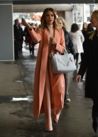 Джессика Альба. Джессика Альба направляется на конференцию "The Executive Women's Conference"