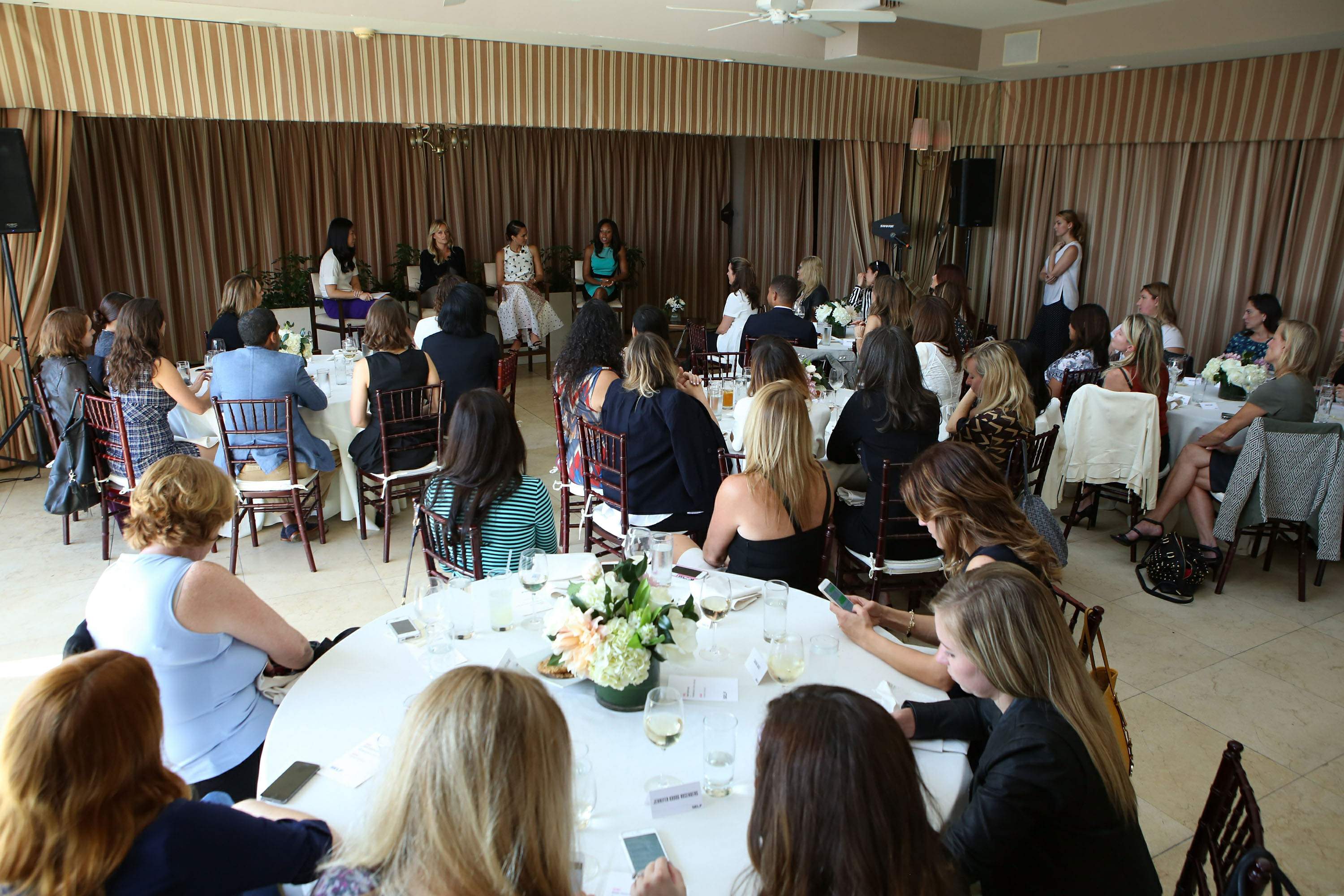 Джессика Альба. Джессика Альба на мероприятии «SELF Luncheon» в Лос-Анджелесе