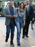 Джессика Альба. Джессика Альба направляется на съемки фильма "Особо опасна" в Западном Голливуде