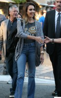 Джессика Альба. Джессика Альба направляется на съемки фильма "Особо опасна" в Западном Голливуде