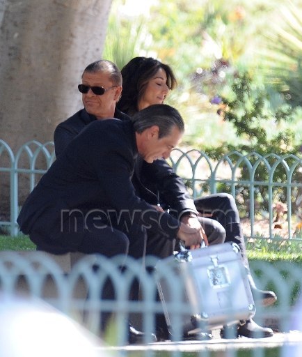 Шон Бин. Актер Шон Бин на съемках ТВ-сериала "Легенды" в центре Лос-Анджелеса