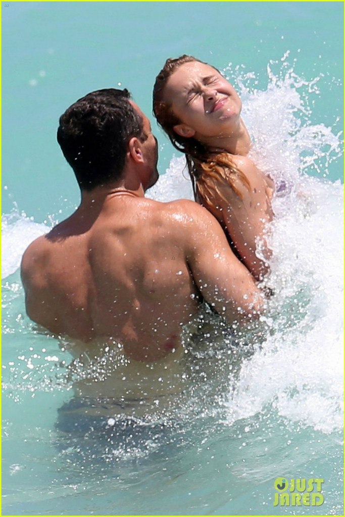 Хайден Панеттьери. Хайден Панеттьери и Владимир Кличко проводят день в Hollywood Beach в воскресенье (12 мая) Майами, штат Флорида