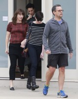 Энн Хэтэуэй. Энн замечена после занятий вокалом вместе с друзьями в Лос-Анджелесе.