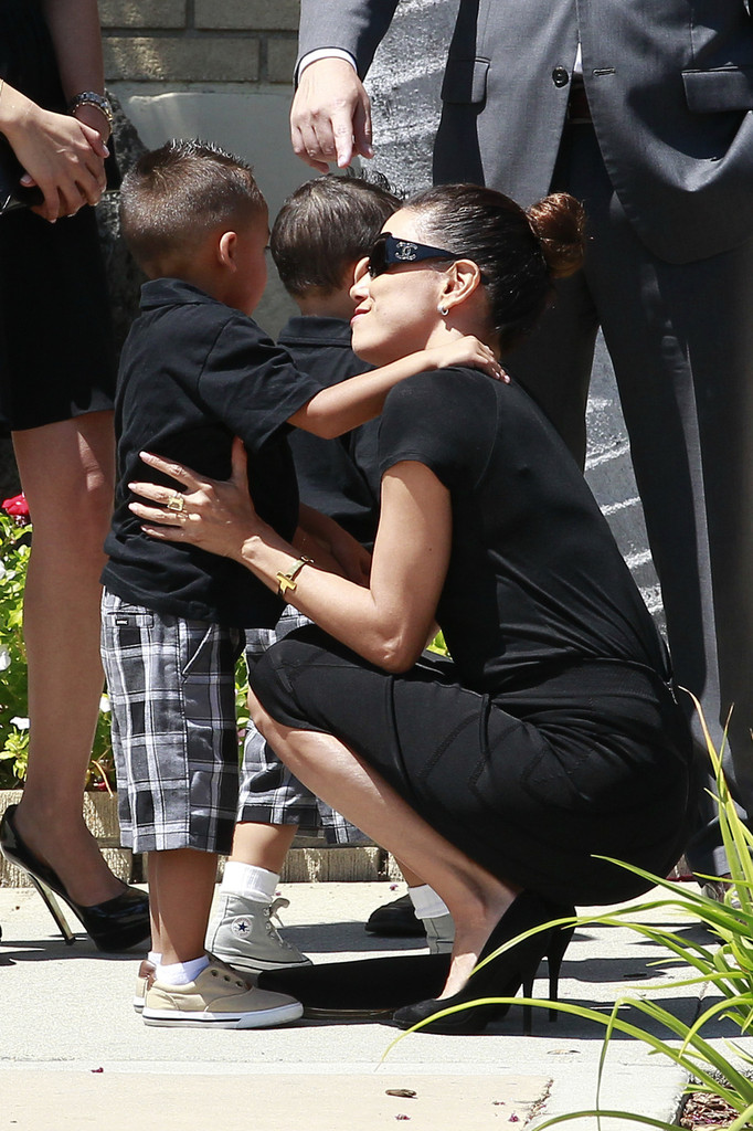 Ева Лонгория.  Ева Лонгория на крестинах в Лос-Анджелесе.