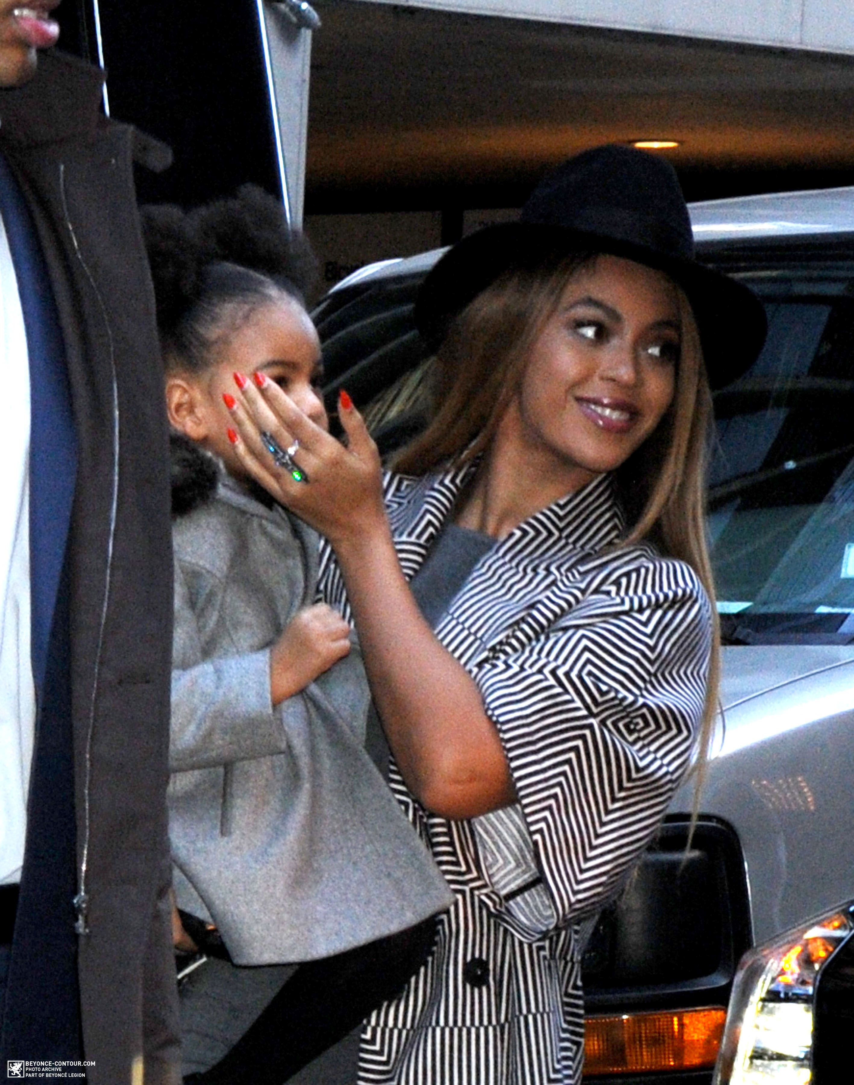 Бейонсе Ноулз. Бейонсе и Блу прибыли на премьеру фильма «Annie» в Нью-Йорке