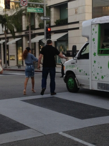 Рианна. 5 АПРЕЛЯ - РИАННА И ЕЁ МАМА НА ШОППИНГЕ В RODEO DRIVE В БЕВЕРЛИ-ХИЛЛЗ 