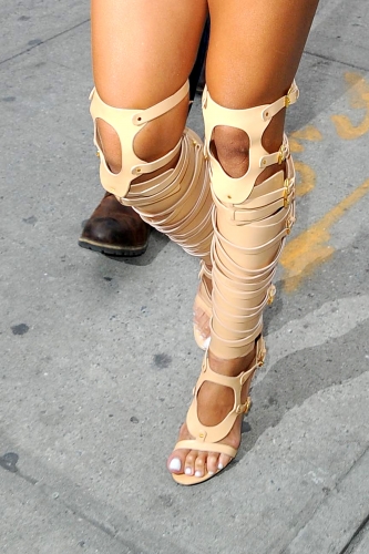 Рианна. 30 АПРЕЛЯ - ФОТО И ВИДЕО РИАННЫ В НЬЮ-ЙОРКЕ