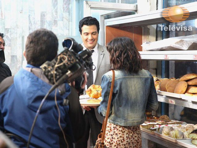 Cурия Вега. Кадры и фото со съемок новых серий теленовеллы «Какие же они богатые, эти бедные».