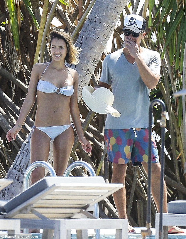 Джессика Альба. Джессика Альба с семьей отдыхает на Карибах