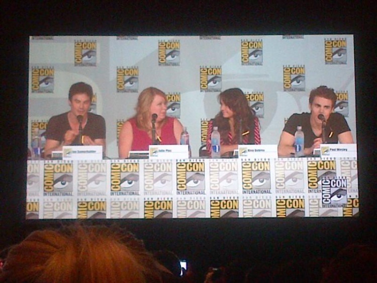 Нина Добрев. TVD Comic-Con Panel & Signing