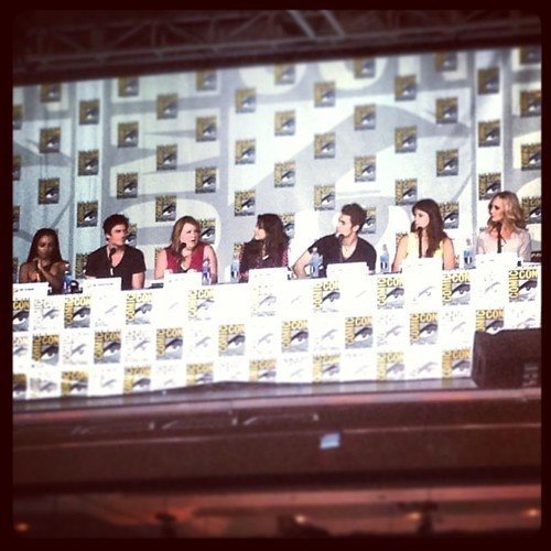 Нина Добрев. TVD Comic-Con Panel & Signing
