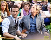 Райан Рейнольдс. Райан Рейнольдс и Джефф Бриджес на шоу "Good Morning America" 