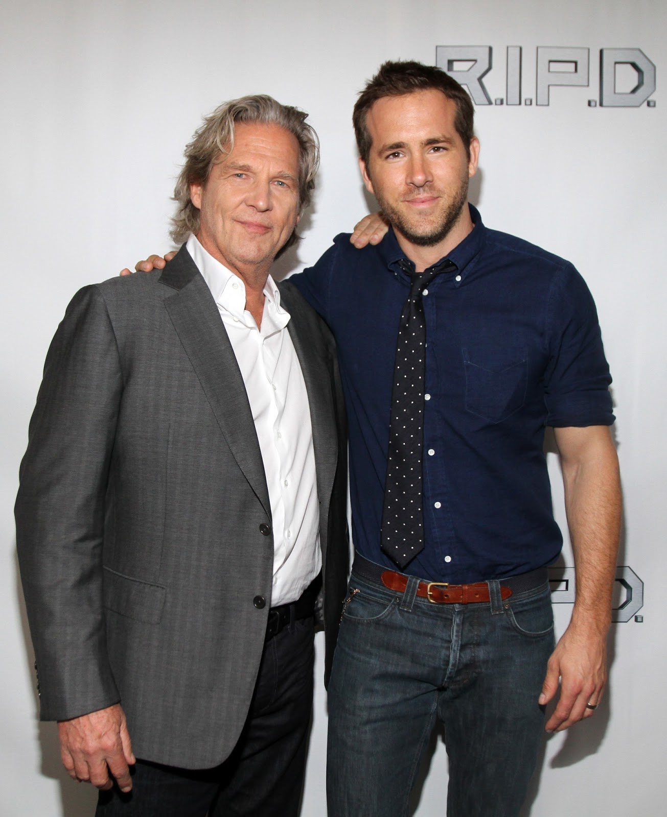 Rajan Rejnolds I Dzheff Bridzhes Zakrytyj Pokaz Filma Prizrachnyj Patrul V Bostone Rajan Rejnolds