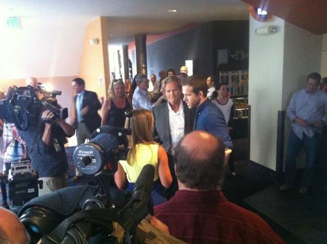 Райан Рейнольдс. Райан Рейнольдс и Джефф Бриджес: закрытый показ фильма "Призрачный патруль" в Бостоне