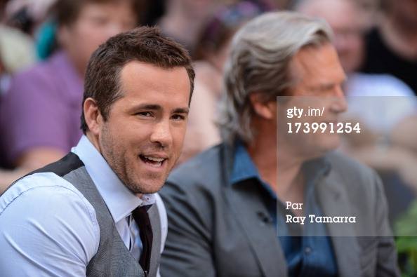 Райан Рейнольдс. Райан Рейнольдс и Джефф Бриджес на шоу "Good Morning America" 