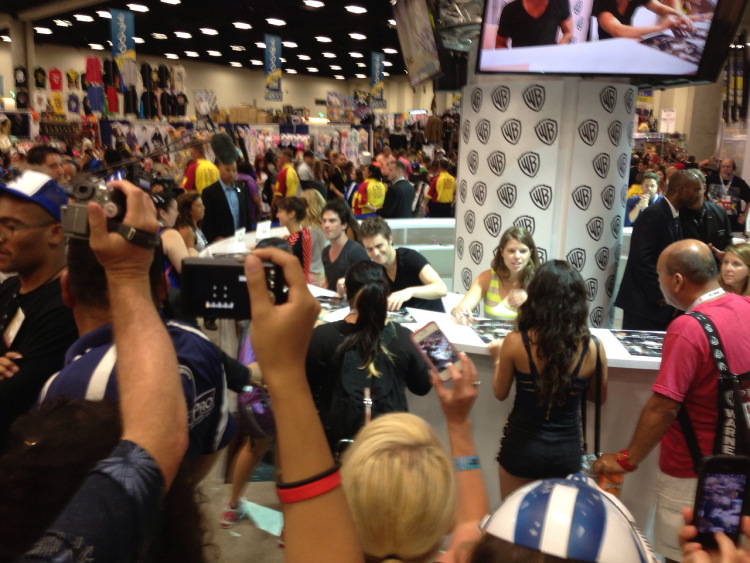 Нина Добрев. TVD Comic-Con Panel & Signing