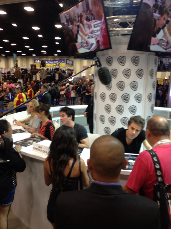 Нина Добрев. TVD Comic-Con Panel & Signing