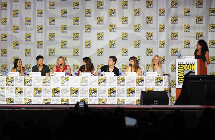 Нина Добрев. TVD Comic-Con Panel & Signing