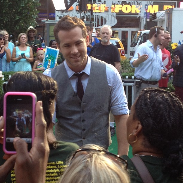 Райан Рейнольдс. Райан Рейнольдс и Джефф Бриджес на шоу "Good Morning America" 