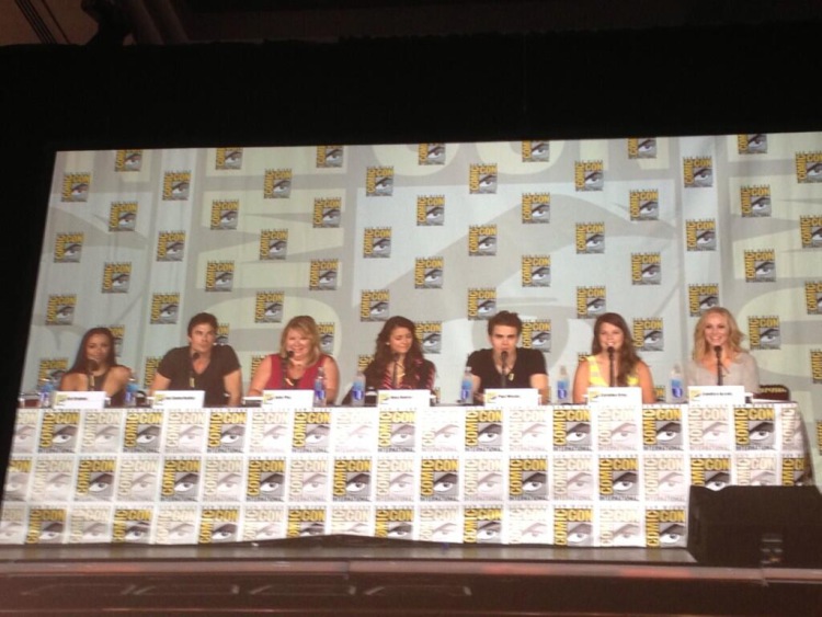 Нина Добрев. TVD Comic-Con Panel & Signing