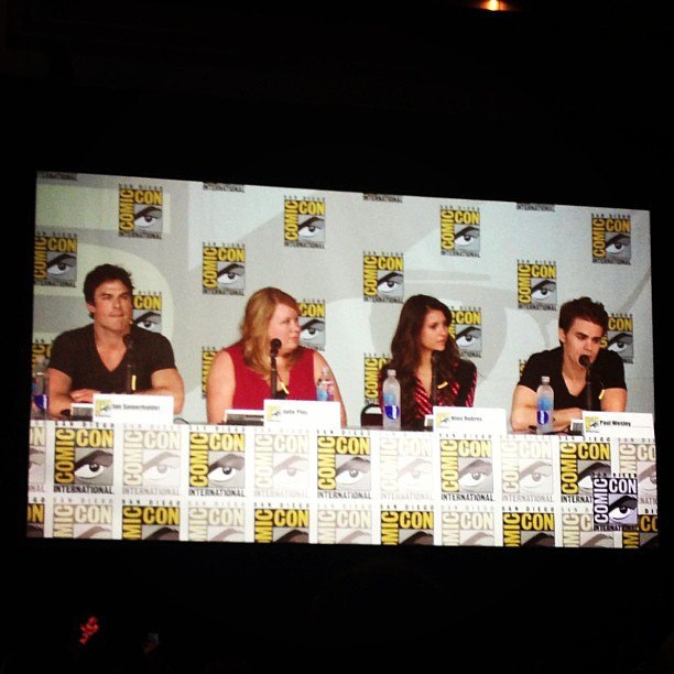 Нина Добрев. TVD Comic-Con Panel & Signing