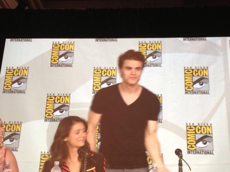 Нина Добрев. TVD Comic-Con Panel & Signing