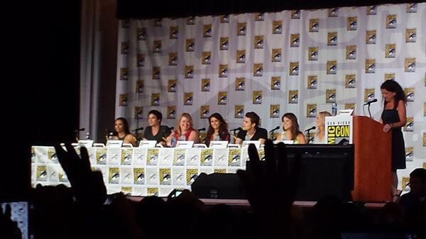 Нина Добрев. TVD Comic-Con Panel & Signing