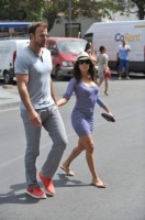 Ева Лонгория. Ева Лонгория и Эрнесто Аргуэлло отправились за покупками  по магазинам города Марбельи, в Малаге.