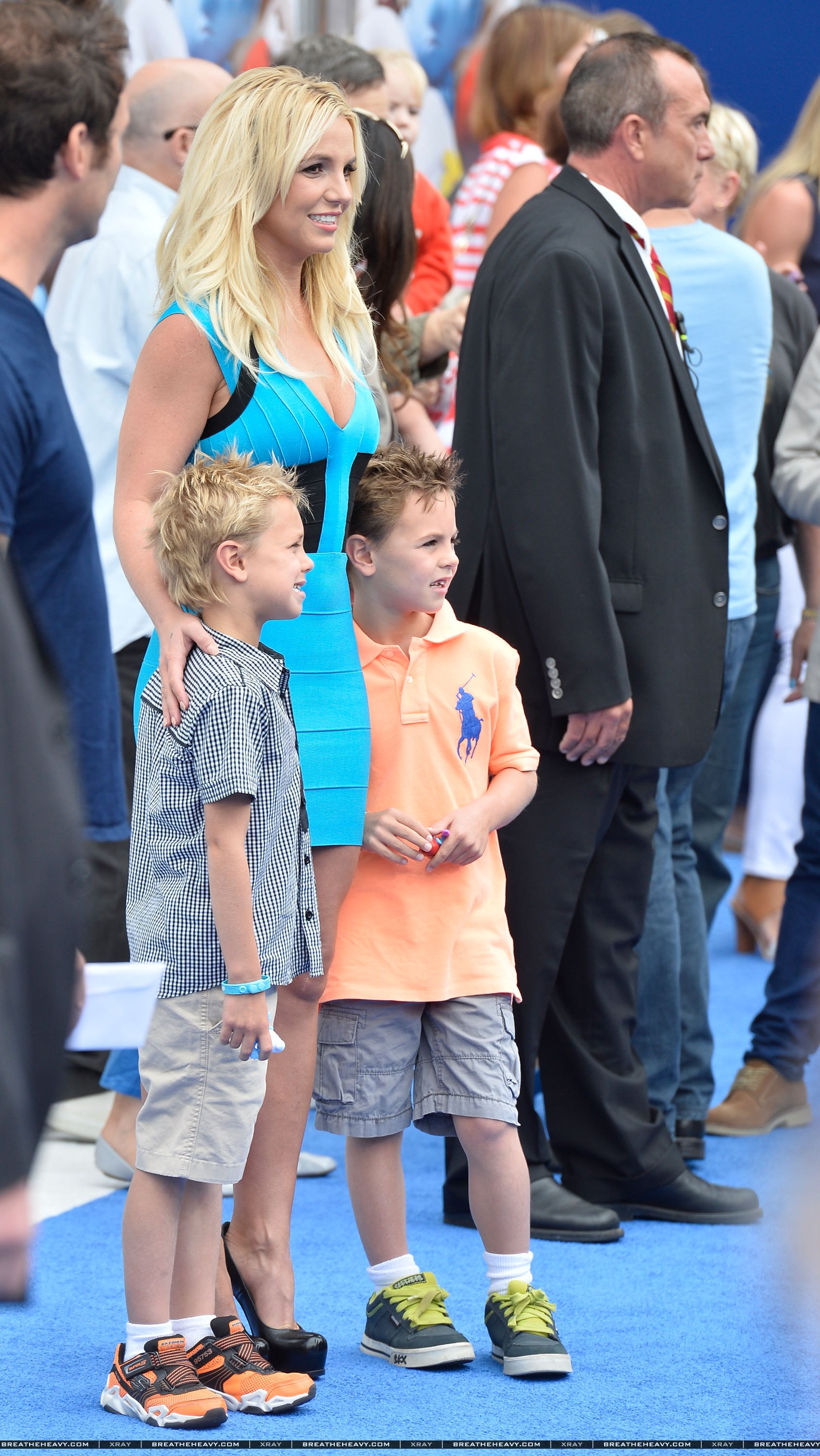 Бритни Спирс. 28 июля - Премьера фильма Смурфики 2 в Уэствуде - Красная дорожка