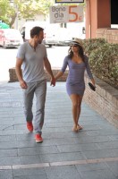 Ева Лонгория. Ева Лонгория и Эрнесто Аргуэлло отправились за покупками  по магазинам города Марбельи, в Малаге.