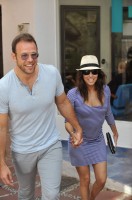 Ева Лонгория. Ева Лонгория и Эрнесто Аргуэлло отправились за покупками  по магазинам города Марбельи, в Малаге.