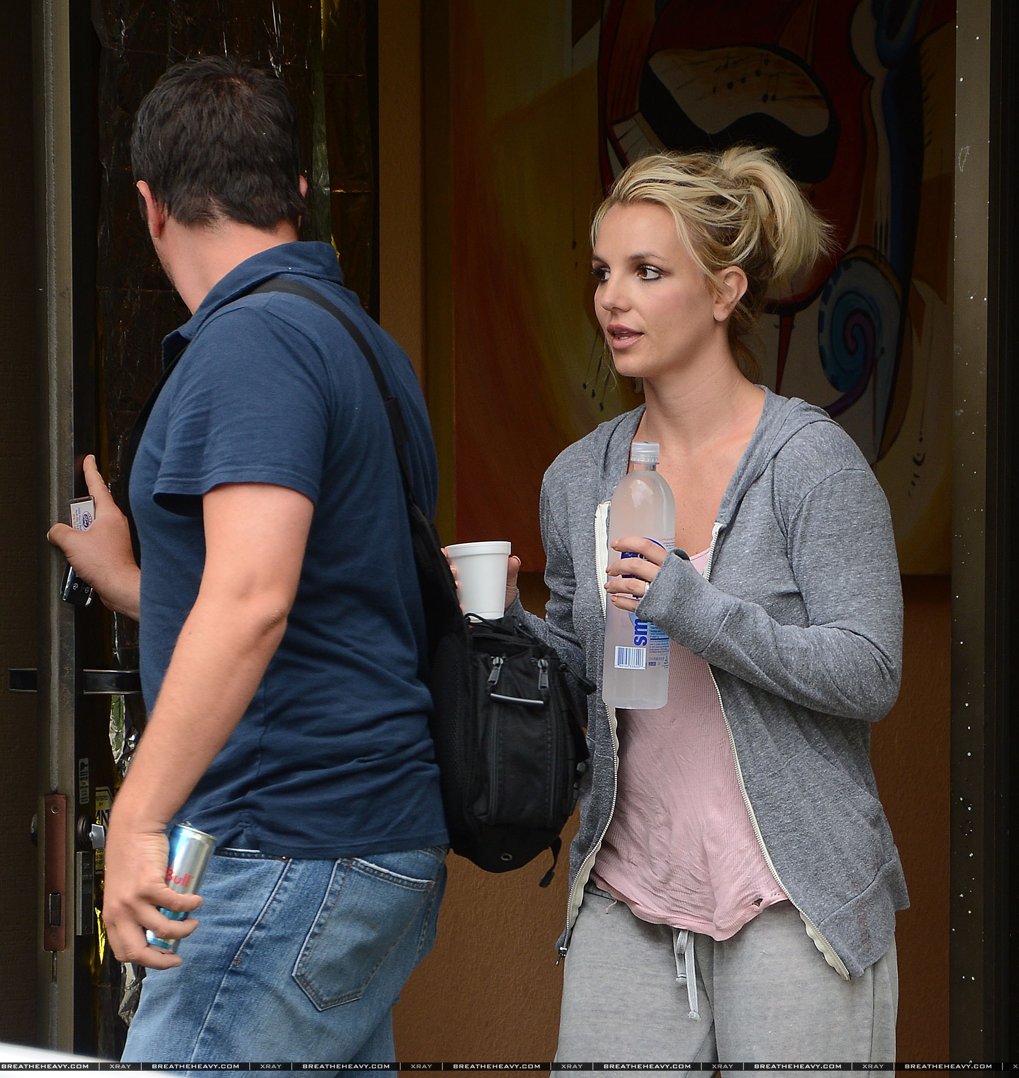 Бритни Спирс. 26 июля - Бритни посетила танцевальную студию в Thousand Oaks